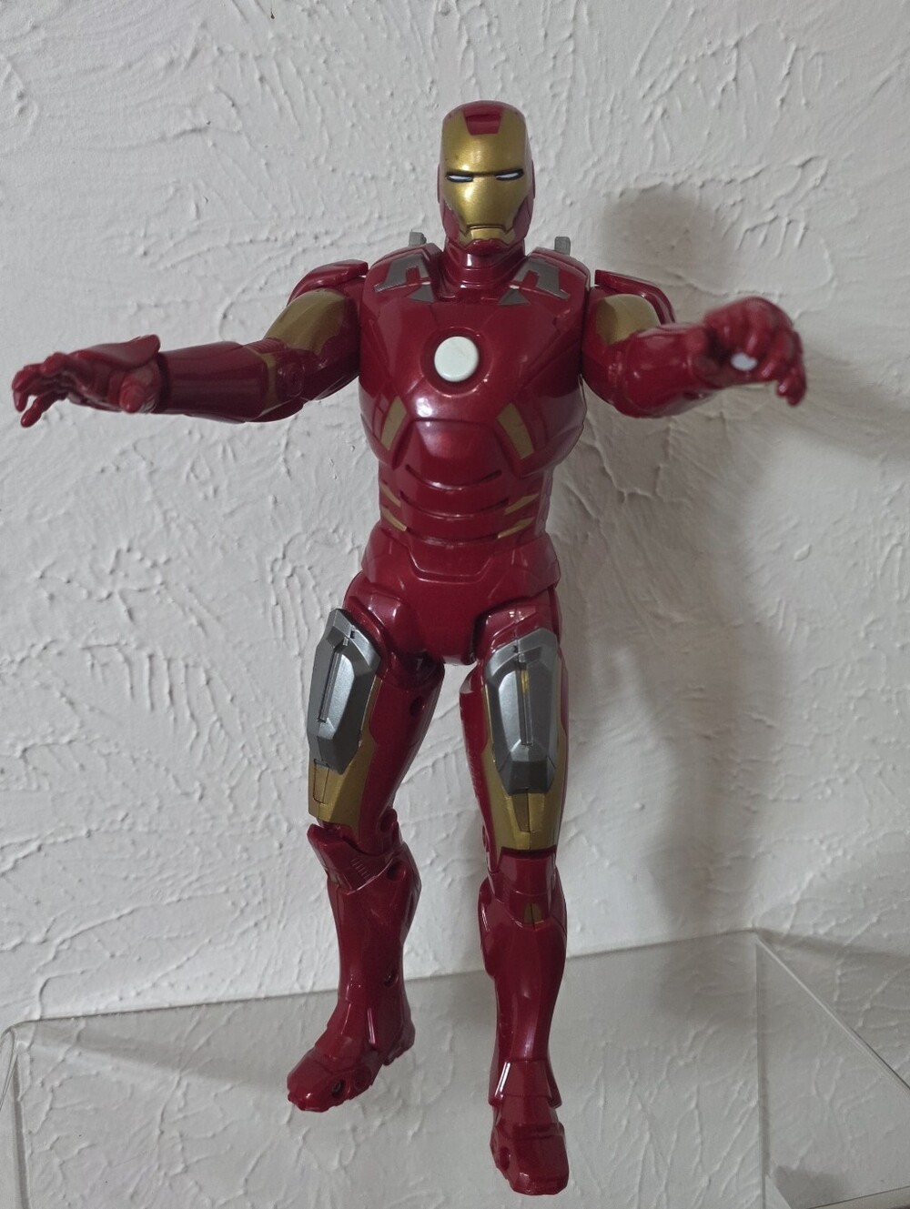 Hasbro Marvel Avengers Iron Man Mark VII Repulsor Strike 10 Inch Electronic